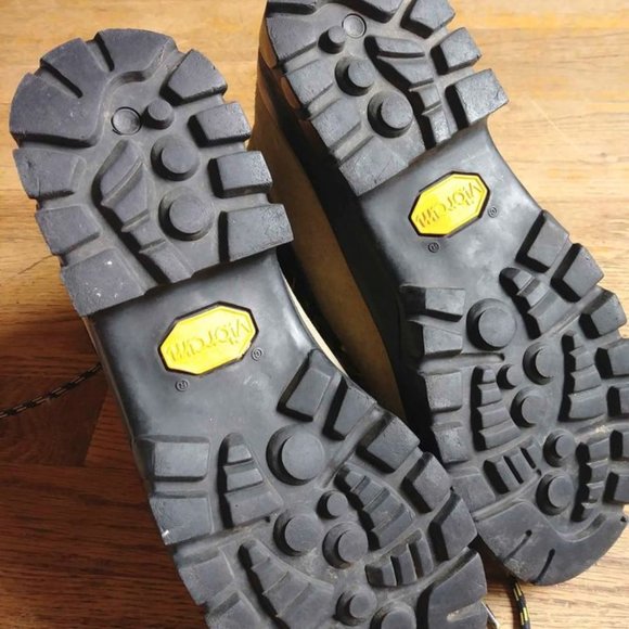 Women's Hiking/Mountaineering Boots - Picture 2 of 4